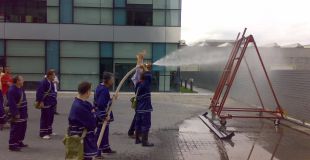 Instruire tactica de specialitate Serviciul privat de pompieri lucrul cu teava de refulare jet pulverizat 